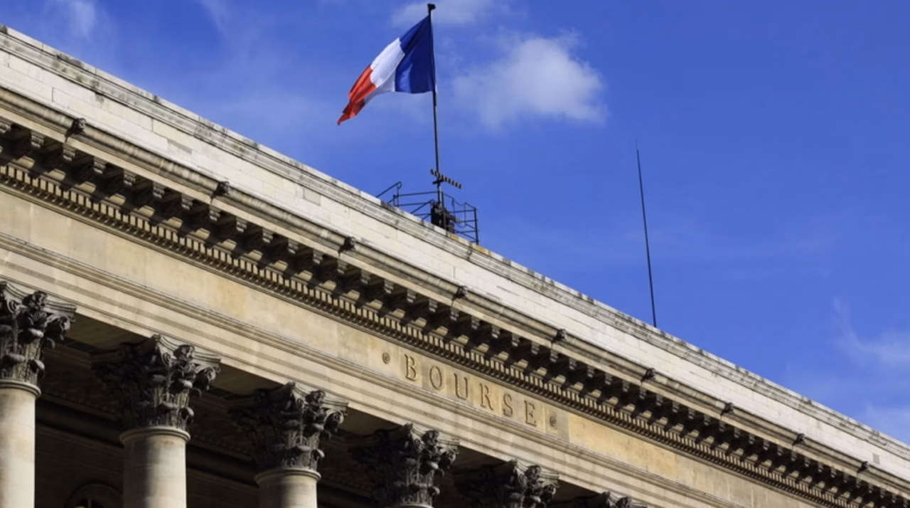 L&rsquo;économie française, en difficulté, échappe de justesse à une récession au deuxième trimestre