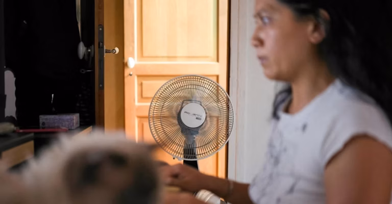 % des Français face à la flambée des coûts : climatisation restreinte et usage des appareils électroménagers à 3 heures du matin deviennent la norme
